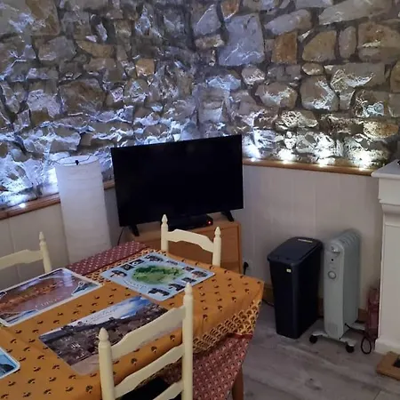 Cosy T2 Aux Pierres Apparentes Avec Cheminee Apartment